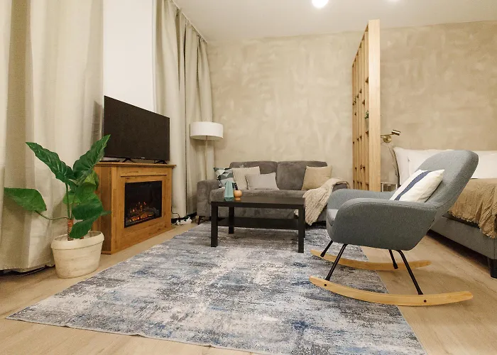 Centrally Located Prater With Air Condition